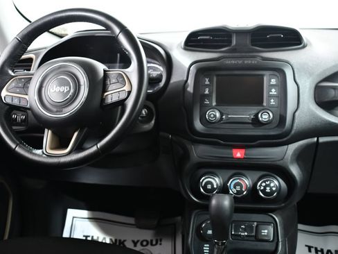 Used 2017 Jeep Renegade Latitude AWD/4WD image 8