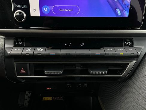 Used 2025 Toyota Camry SE image 30