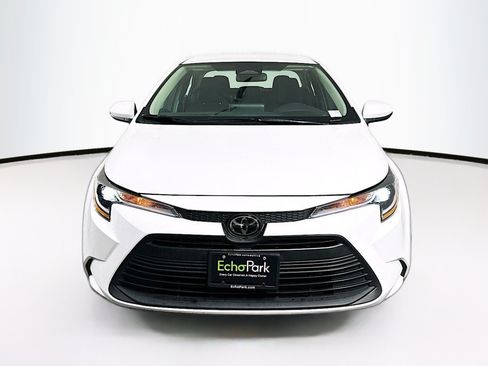 Used 2024 Toyota Corolla LE FWD image 2