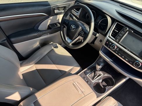 Used 2015 Toyota Highlander Limited image 35