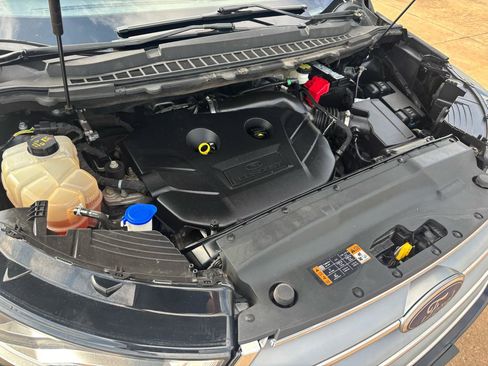 Used 2017 Ford Edge SE image 23