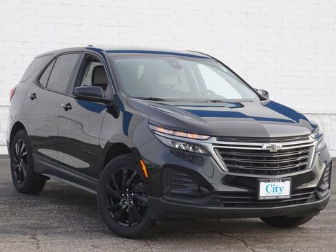 Used 2024 Chevrolet Equinox LS w/ LS Convenience Package image 2