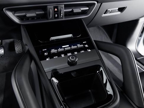 Used 2024 Porsche Cayenne image 24