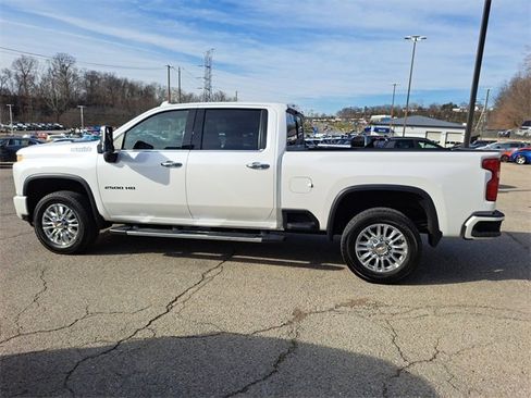Used 2022 Chevrolet Silverado 2500 High Country w/ Safety Package II image 2