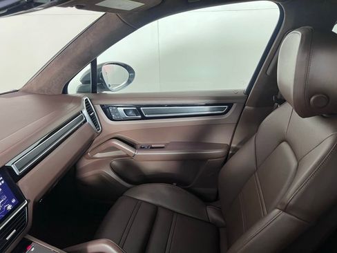 Used 2023 Porsche Cayenne GTS AWD/4WD image 23