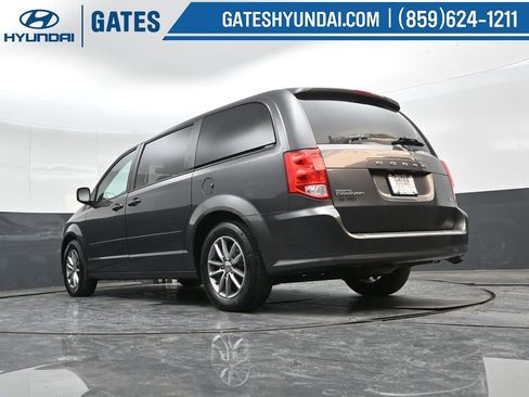 Used 2016 Dodge Grand Caravan SE image 33
