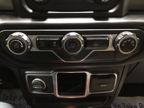 Used 2021 Jeep Gladiator Sport image 27