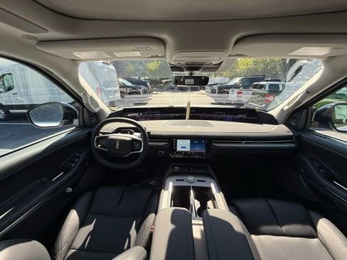 New 2025 Lincoln Navigator L Reserve image 8