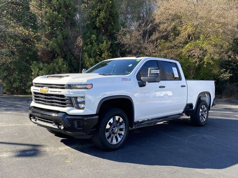 Used 2024 Chevrolet Silverado 2500 Custom w/ Custom Value Package image 5