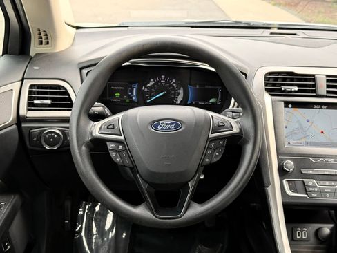 Used 2019 Ford Fusion SE FWD image 25
