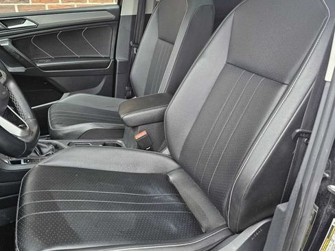 Used 2022 Volkswagen Tiguan SE AWD/4WD image 16