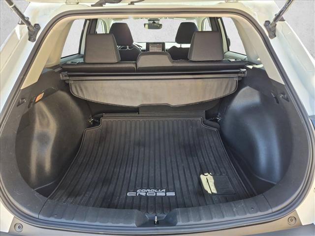 Used 2022 Toyota Corolla Cross LE w/ Moonroof Package FWD image 6