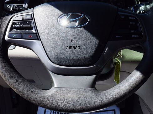 Used 2017 Hyundai Elantra SE image 50