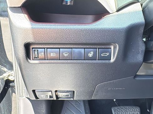 Used 2019 Toyota RAV4 Limited image 6