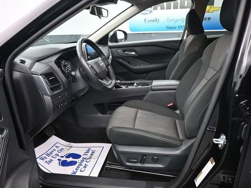Used 2025 Nissan Rogue SV FWD image 13