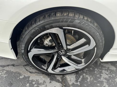 Used 2018 Honda Accord Sport image 10