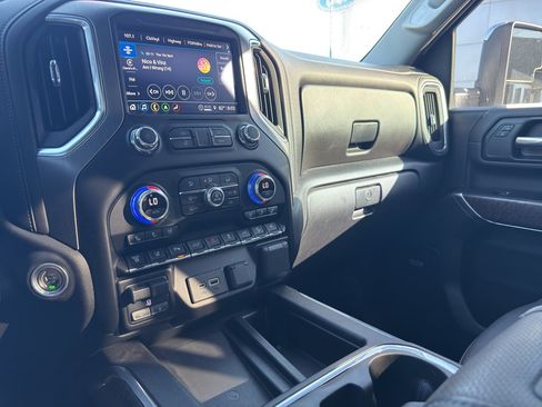 Used 2022 GMC Sierra 2500 Denali w/ Denali Ultimate Package AWD/4WD image 31