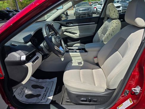 Used 2022 Nissan Altima 2.5 SV w/ SV Premium Package FWD image 10
