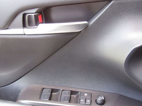 Used 2024 Toyota Camry SE FWD image 32