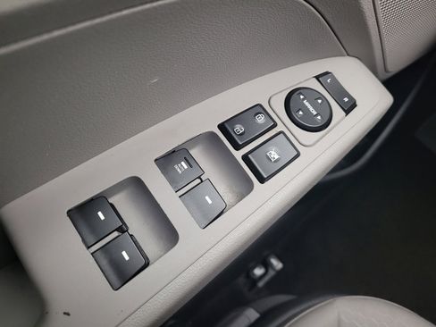 Used 2019 Hyundai Elantra SE FWD image 27