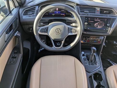 Certified 2023 Volkswagen Tiguan SE FWD image 12