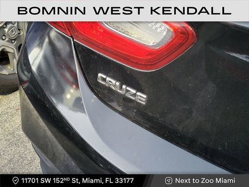 Used 2018 Chevrolet Cruze LT w/ Sun And Sound Package image 6