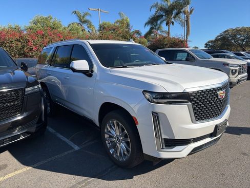 Used 2024 Cadillac Escalade Premium Luxury w/ Performance Package image 3