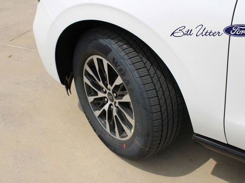 New 2025 Ford Expedition Max Platinum image 5