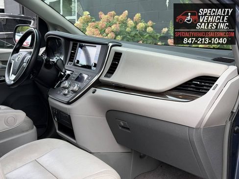 Used 2015 Toyota Sienna XLE FWD image 32