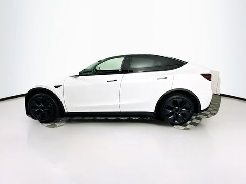 Used 2024 Tesla Model Y Long Range image 4