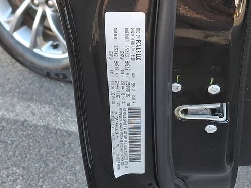 Used 2019 Jeep Cherokee Latitude Plus w/ Cold Weather Group image 27