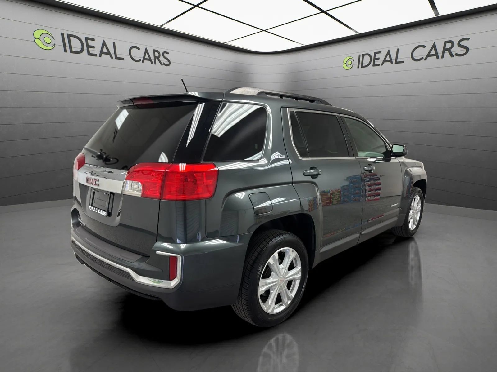 Used 2017 GMC Terrain SLE w/ Convenience Package FWD image 5