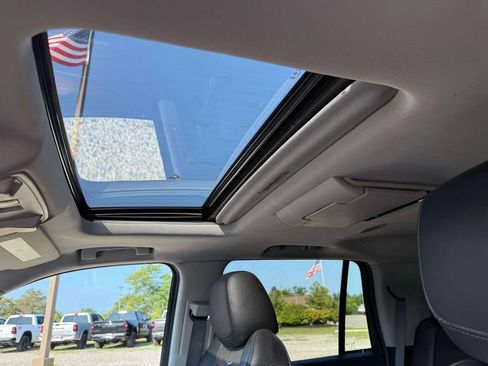 Used 2019 Cadillac Escalade Luxury AWD/4WD image 15