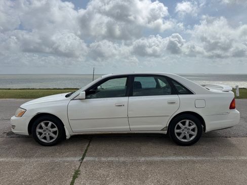 Used 2001 Toyota Avalon XLS FWD image 7