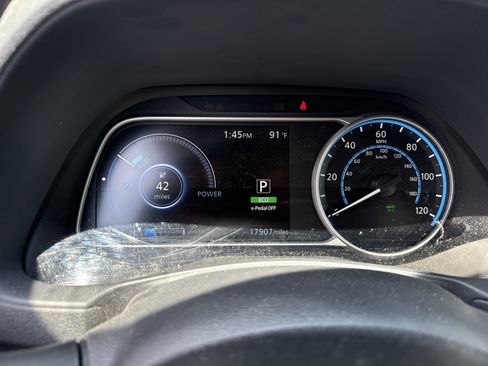 Certified 2025 Nissan Leaf S FWD image 5