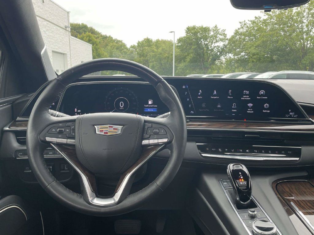 Used 2022 Cadillac Escalade Sport Platinum w/ LPO, ONYX Package AWD/4WD image 17