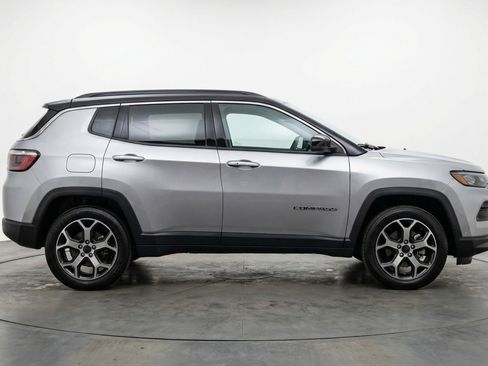 Used 2025 Jeep Compass Limited AWD/4WD image 11