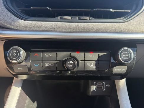 Used 2023 Jeep Compass Latitude AWD/4WD image 29