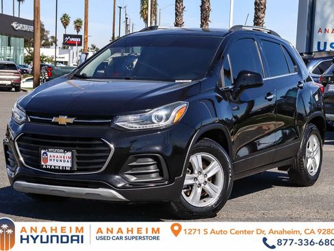 Used 2020 Chevrolet Trax LT w/ LT Convenience Package image 1