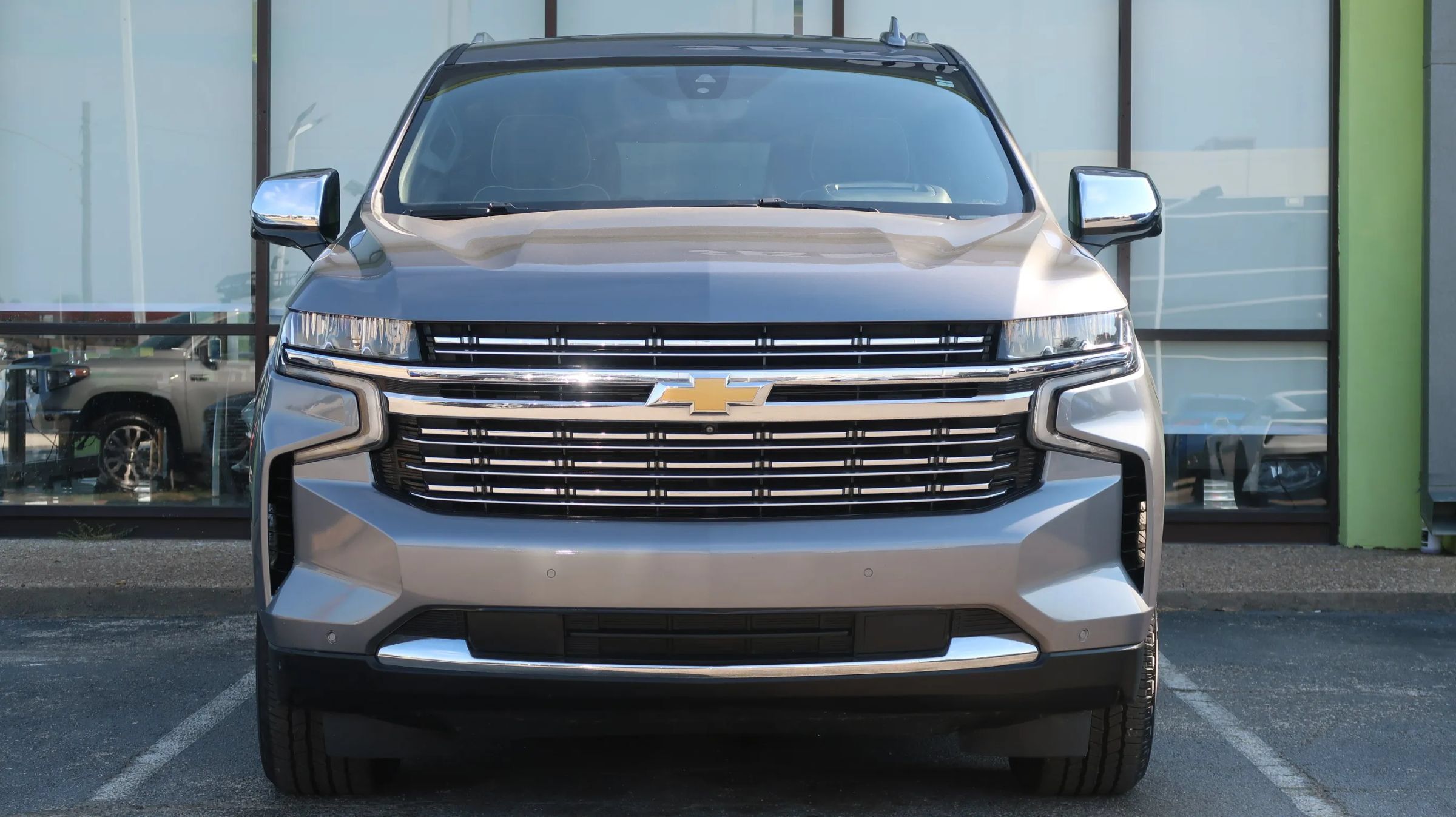 Used 2021 Chevrolet Suburban Premier w/ Premium Package RWD image 2