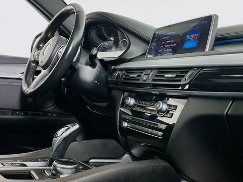 Used 2019 BMW X6 xDrive50i w/ M Sport Package image 29