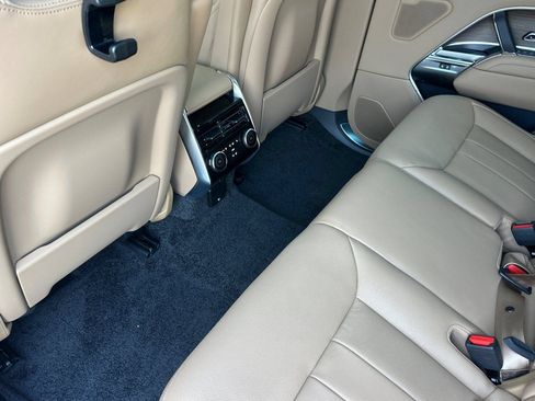 New 2026 Land Rover Range Rover Long Wheelbase SE AWD/4WD image 22