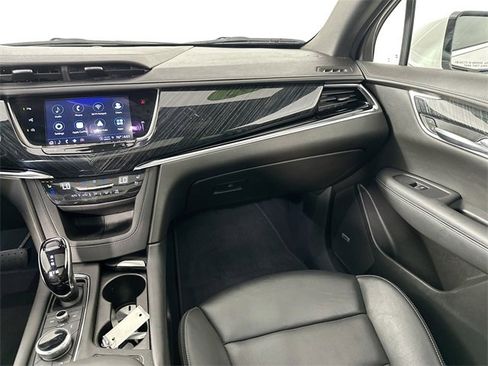 Used 2022 Cadillac XT6 Premium Luxury w/ Technology Package image 28