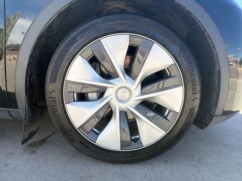 Used 2023 Tesla Model Y Long Range AWD/4WD image 28