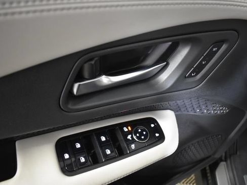 Used 2024 Nissan Ariya AWD image 8