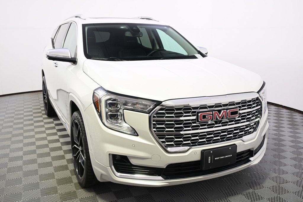 Used 2022 GMC Terrain Denali w/ Denali Premium Package AWD/4WD image 9