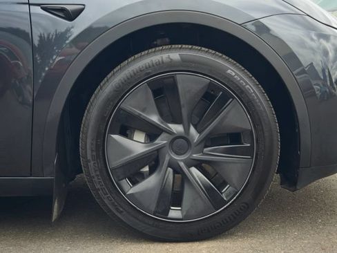 Used 2025 Tesla Model Y Long Range AWD/4WD image 68