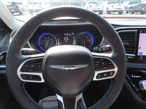 Used 2025 Chrysler Pacifica Select FWD image 33