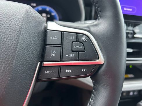 Used 2024 Toyota Highlander Limited FWD image 20