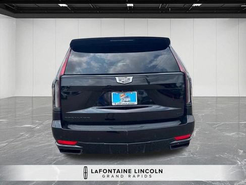 Used 2022 Cadillac Escalade ESV Sport Platinum w/ LPO, ONYX Package AWD/4WD image 4